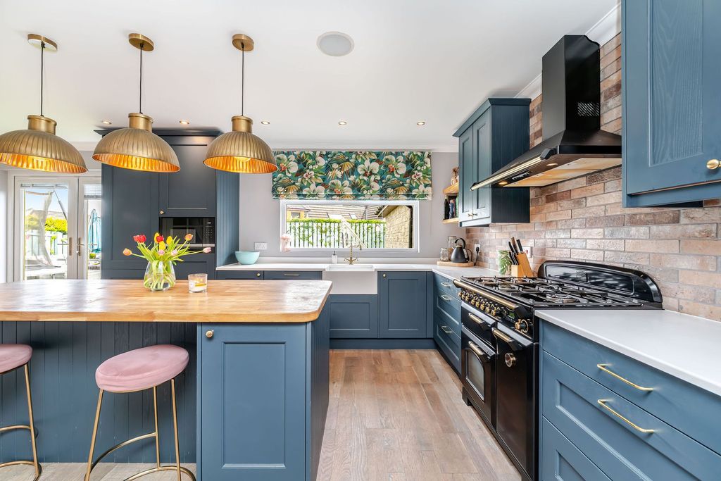 Property photo 3 of 40 Kitchen