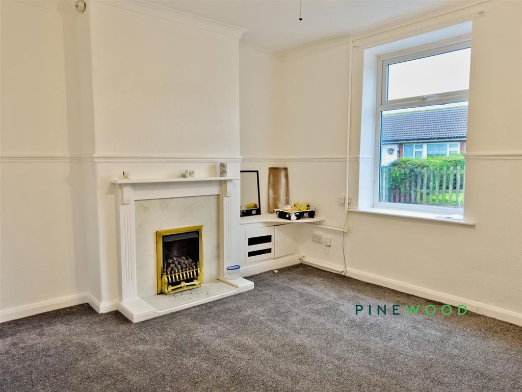 Property photo 3 of 19 Living Room
