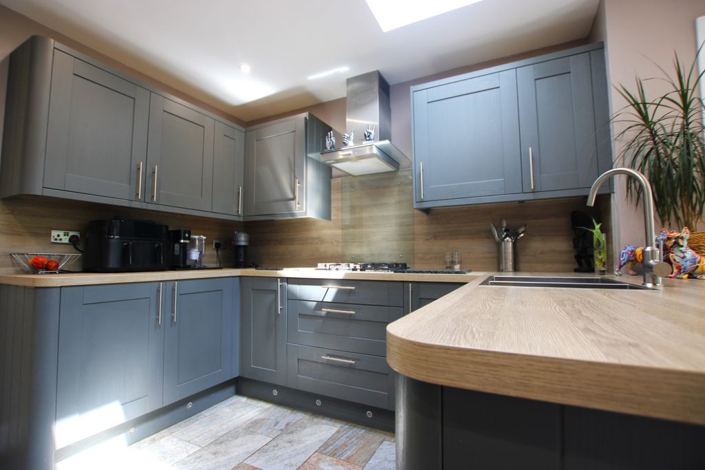 Property photo 3 of 21 Kitchen Area