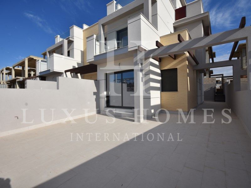 Property photo 3 of 34