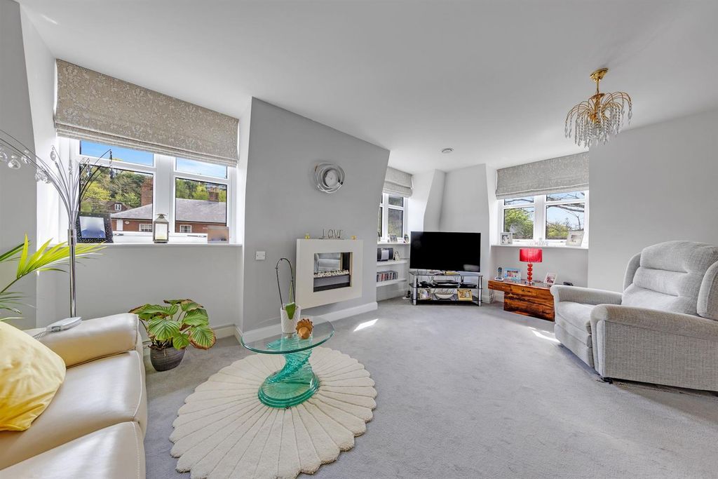 Property photo 1 of 15 09-89Ccpfmsc 27 Ceasars Place -28-Medium.Jpg