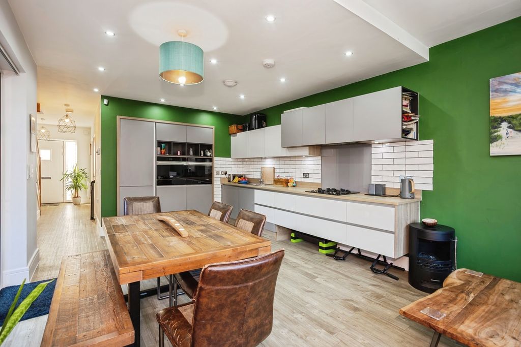 Property photo 2 of 27 Picture 2