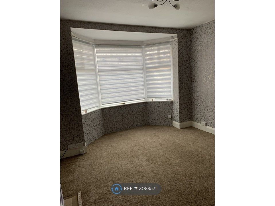 Property photo 3 of 21 Front Lounge