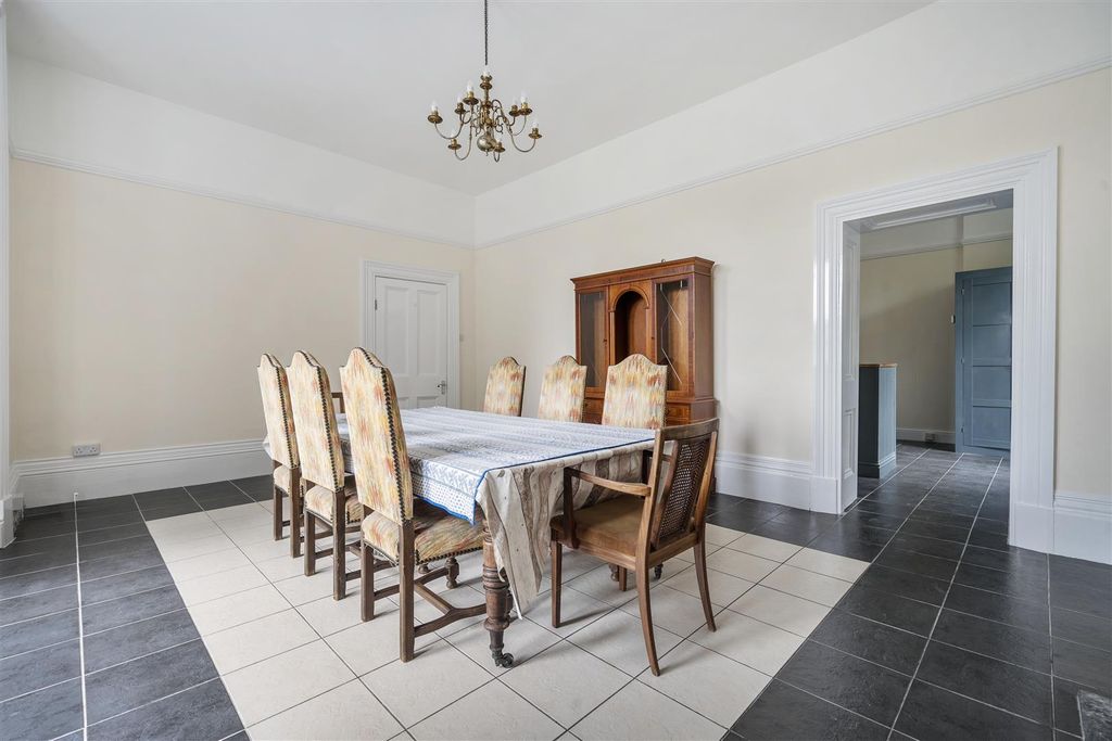Property photo 2 of 48