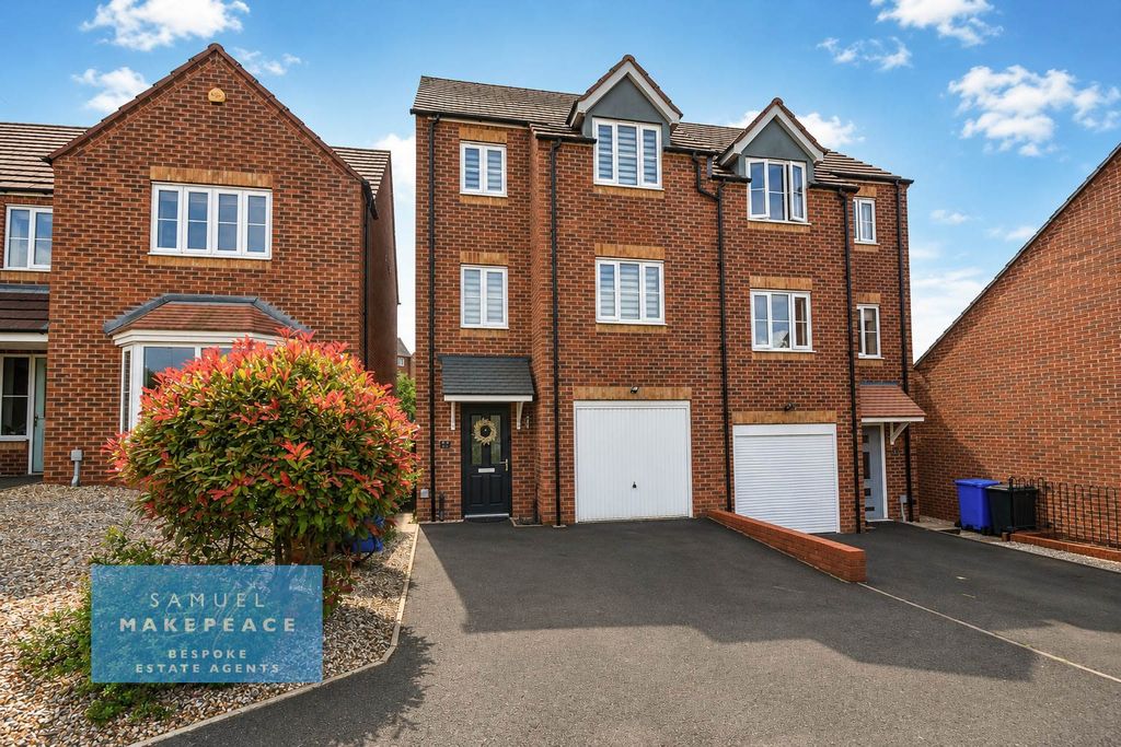 Property photo 1 of 25 Gorgeous Four Bedroom Semi Detached Town House With Spacious Interiors