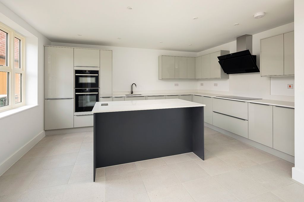 Property photo 3 of 13