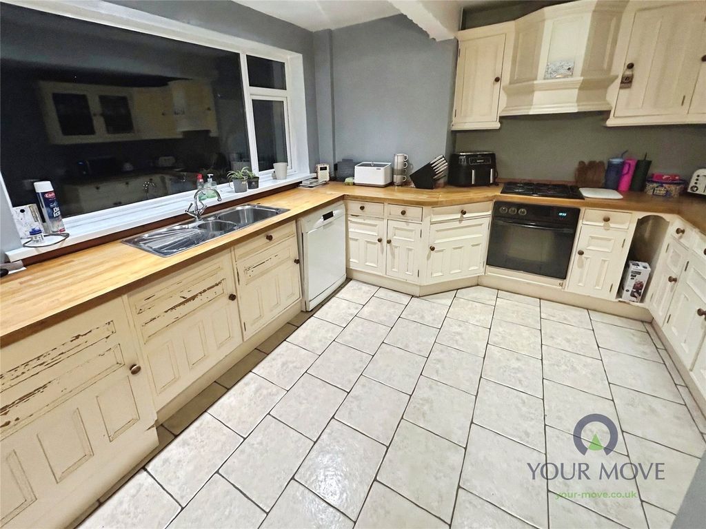 Property photo 2 of 15 Breakfast Kitchen