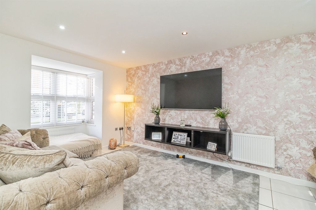 Property photo 3 of 26