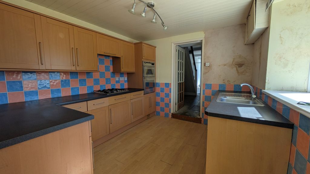 Property photo 3 of 22 Kitchen 2