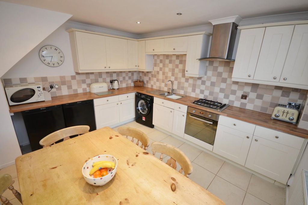 Property photo 3 of 16 Kitchen/Breakfast Room