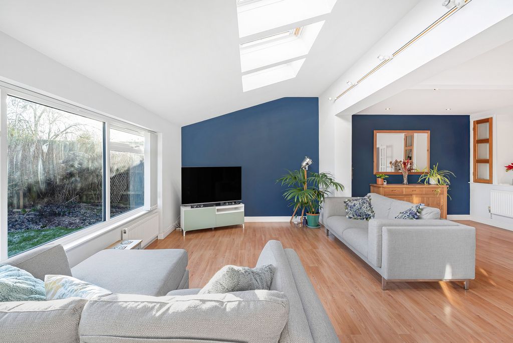 Property photo 2 of 27