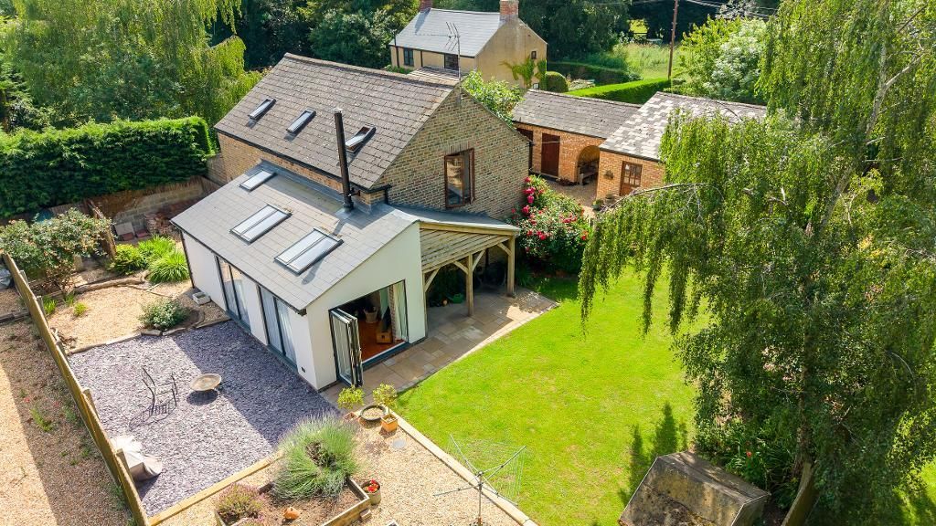 Property photo 2 of 40