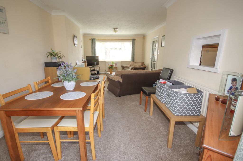 Property photo 3 of 10 Lounge/Dining Room