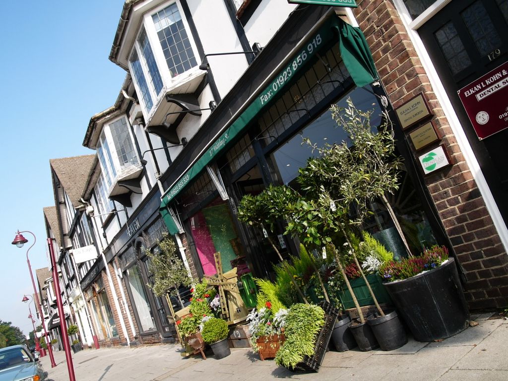 Property photo 1 of 10 The Oakway