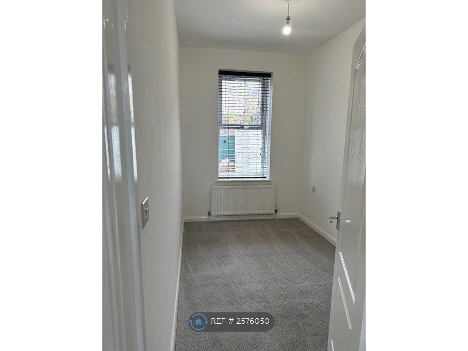 Property photo 3 of 6 Bedroom 2