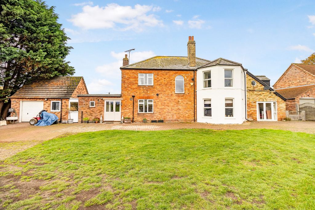Property photo 2 of 45 4613904