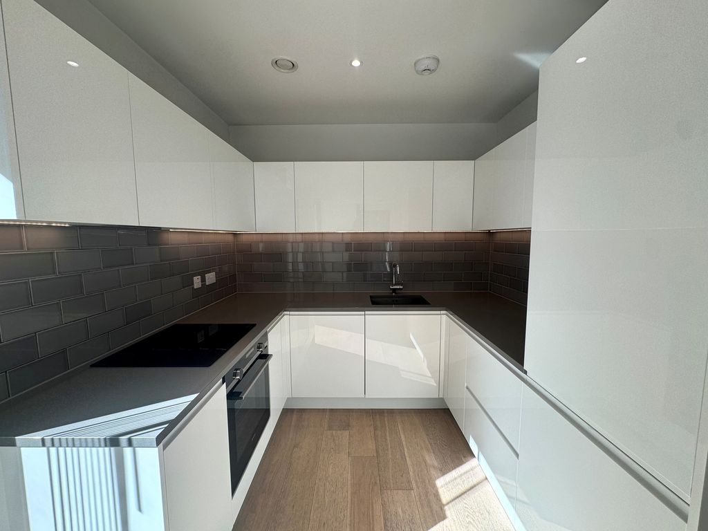 Property photo 3 of 12 Photo 7