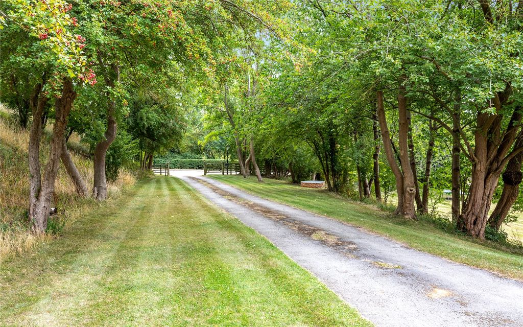 Property photo 3 of 37 Driveway