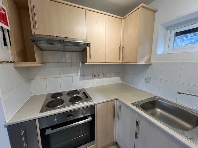 Property photo 3 of 10 Kitchen