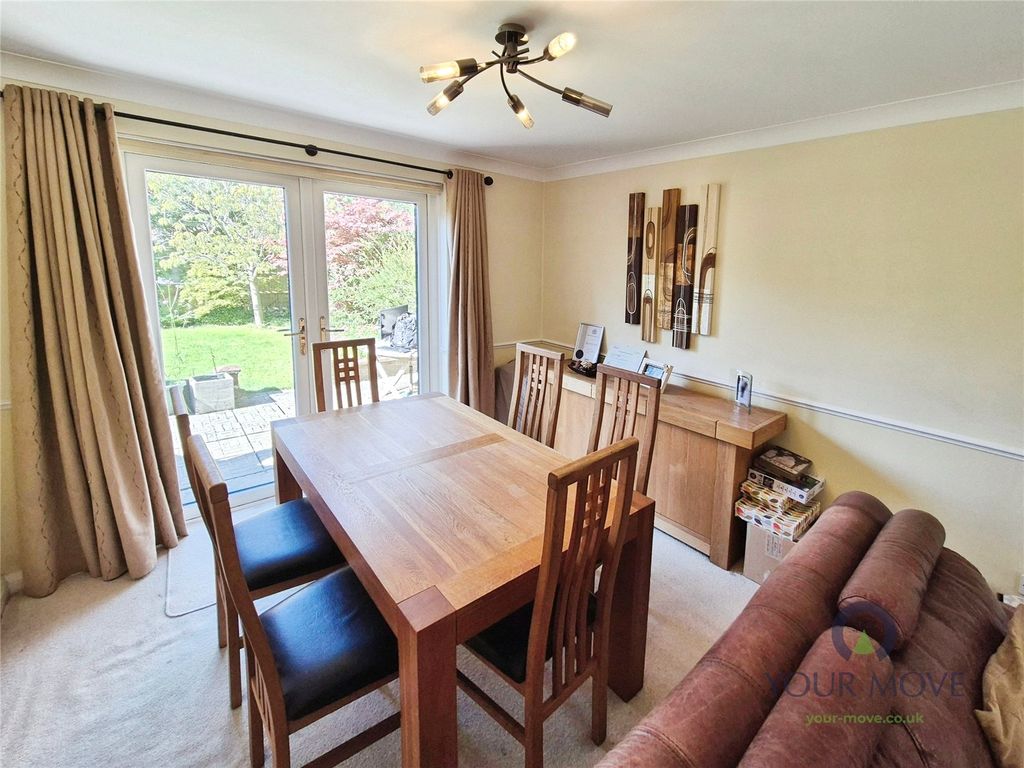 Property photo 3 of 19 Dining Area