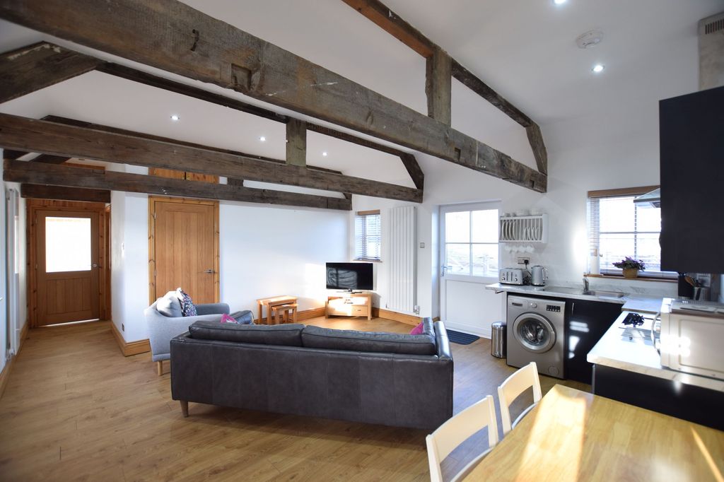 Property photo 2 of 10 Living Room/Kitchen