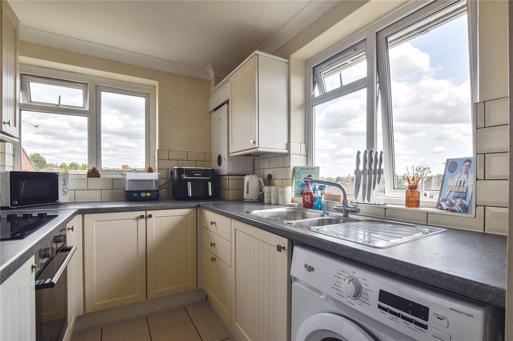 Property photo 3 of 11 Kitchen