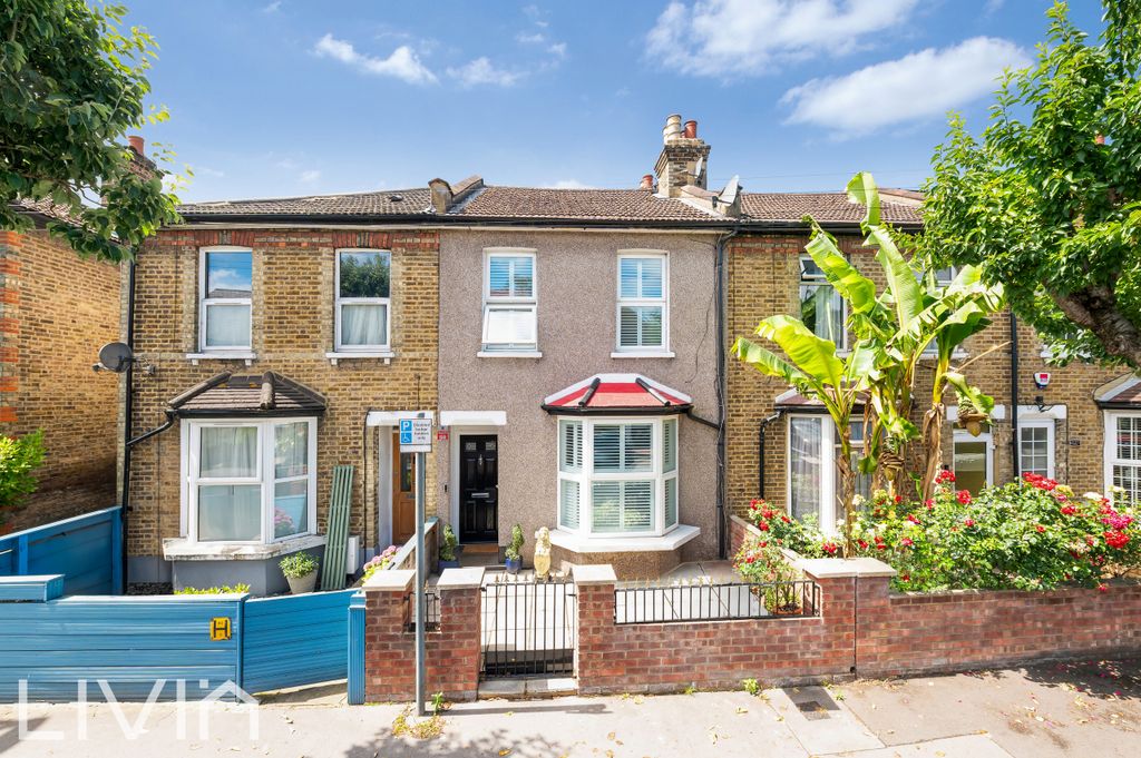 Property photo 1 of 8 2