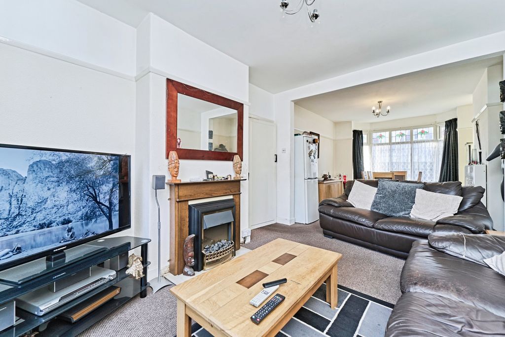 Property photo 3 of 14