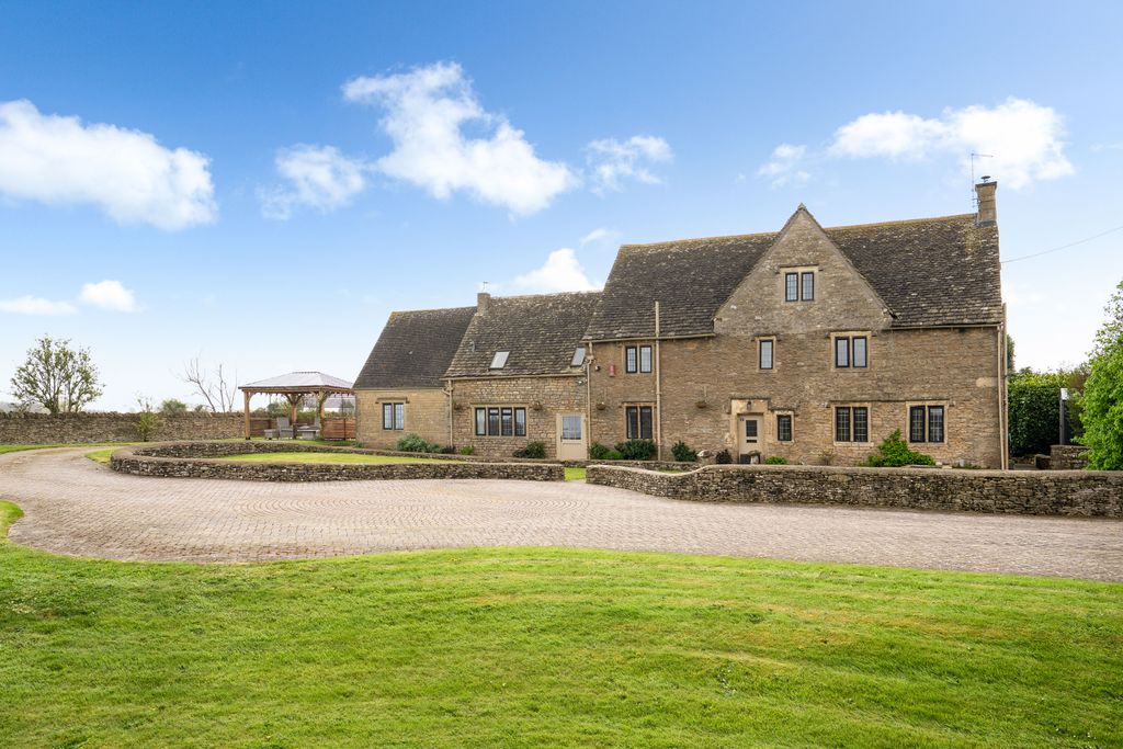 Property photo 1 of 33