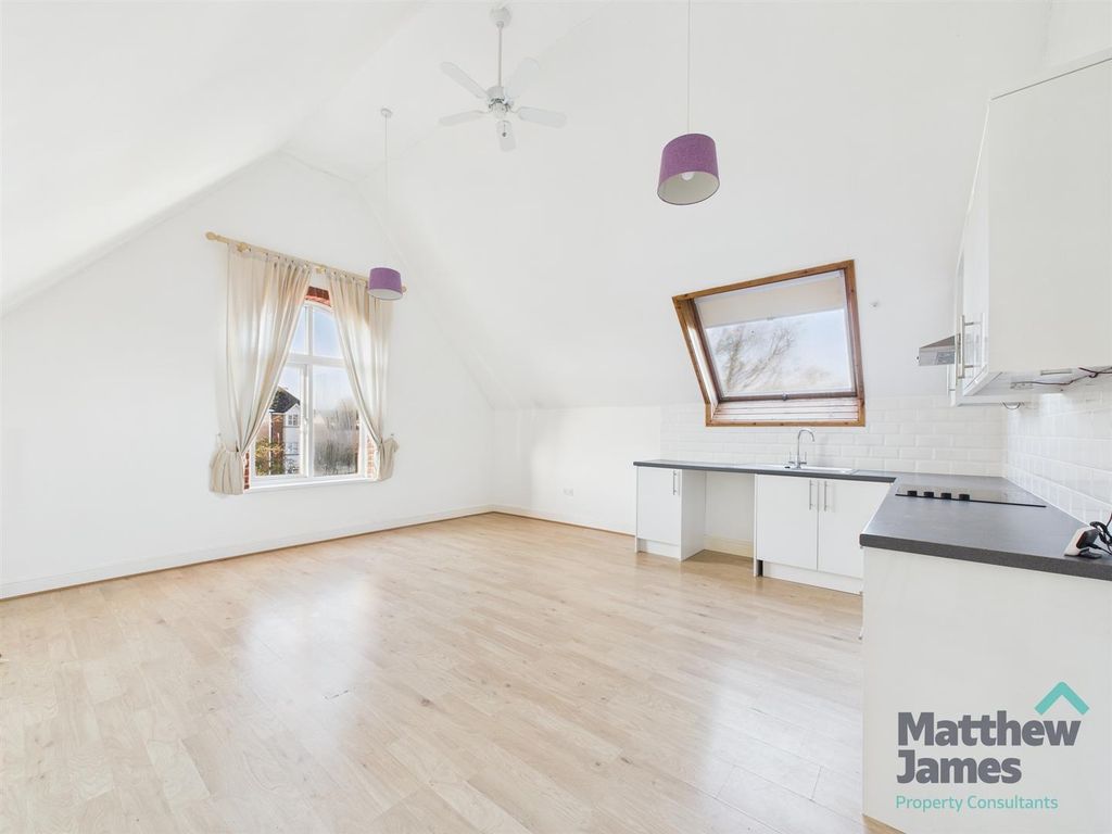 Property photo 2 of 9 Cam03063G0-Pr0149-Still004.Jpg