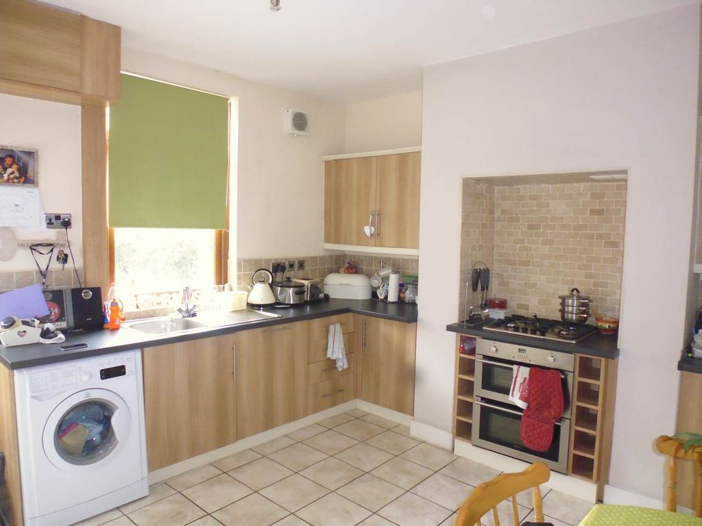 Property photo 3 of 7 Kitchen