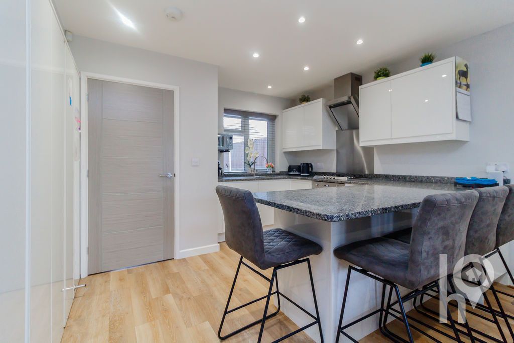 Property photo 3 of 11 Photo 9