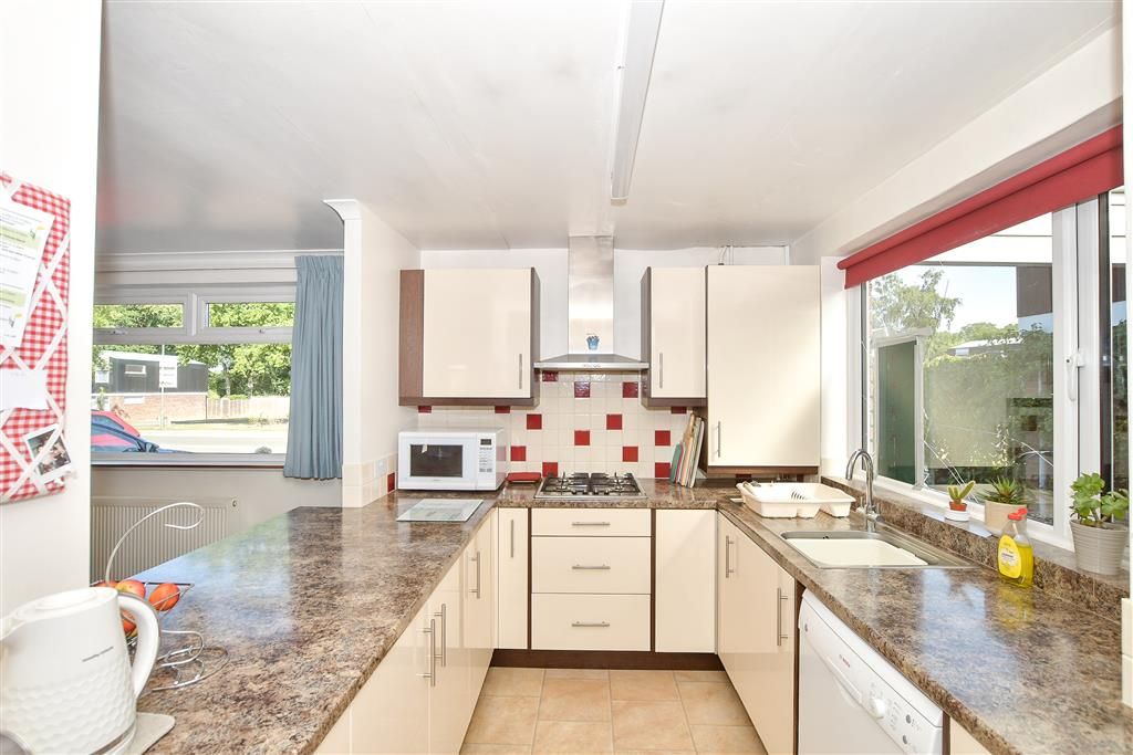 Property photo 3 of 12 Kitchen