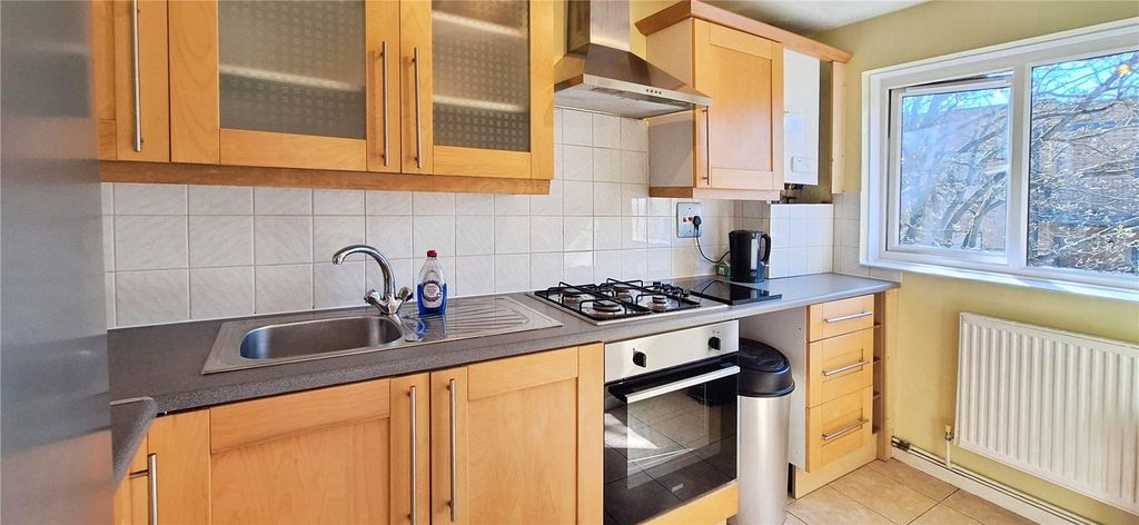 Property photo 3 of 11 Kitchen