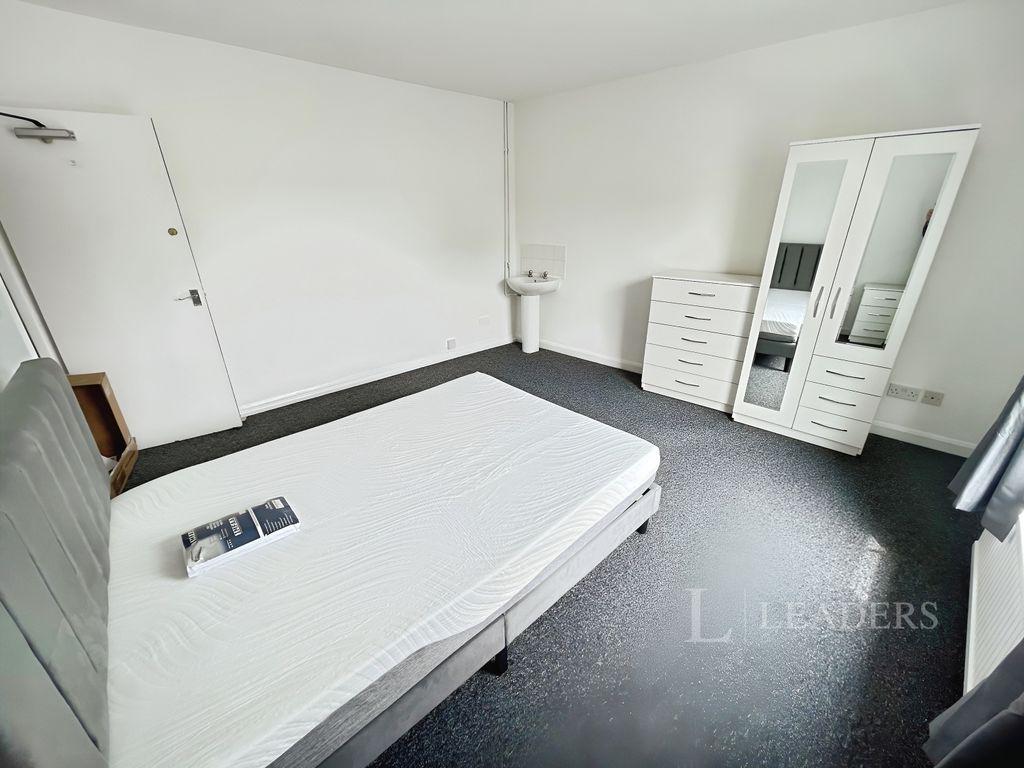 Property photo 1 of 8 33Fd7354-Room 203 20