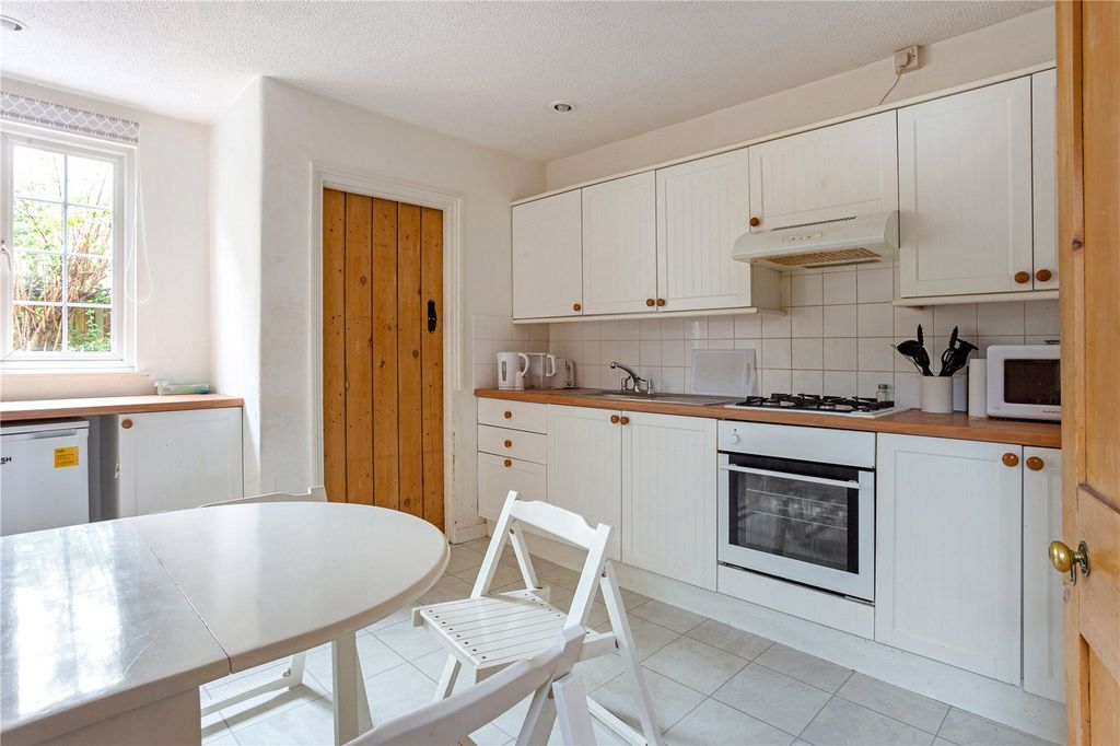 Property photo 2 of 9 Kitchen