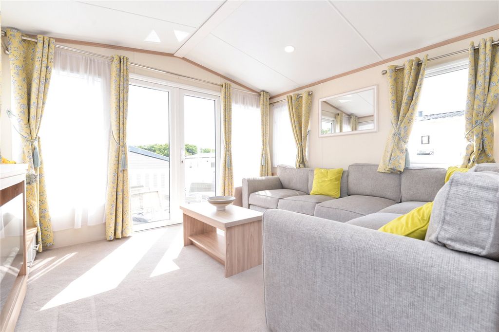 Property photo 3 of 16 Picture No. 06