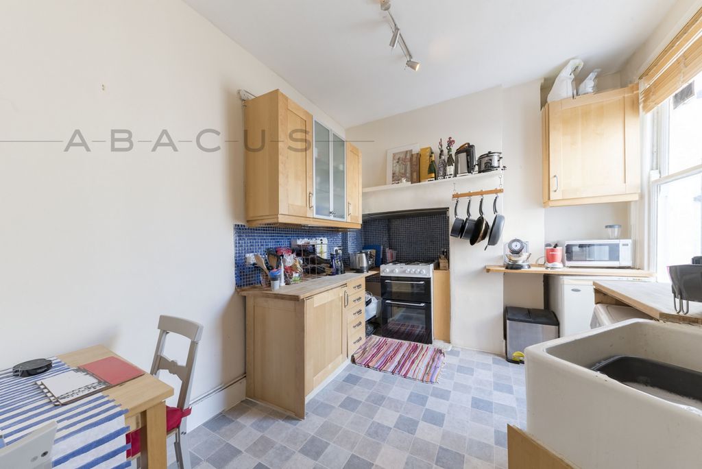 Property photo 3 of 6 Photo 5