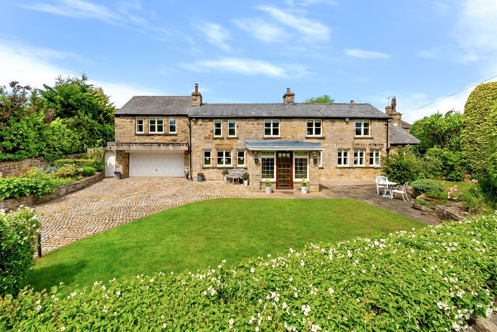 Property photo 1 of 27