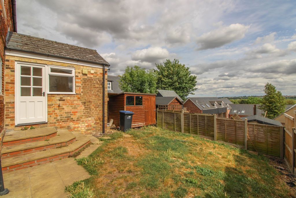 Property photo 2 of 25
