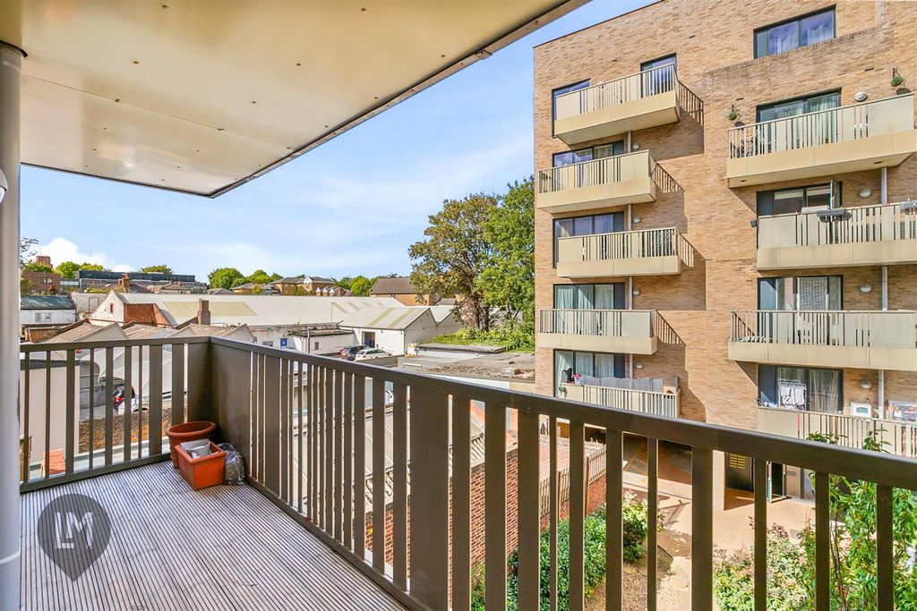 Property photo 3 of 8 Balcony