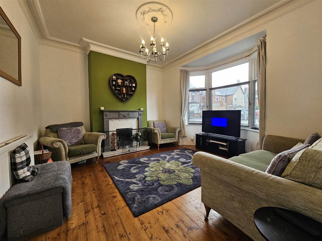 Property photo 2 of 11 Lounge