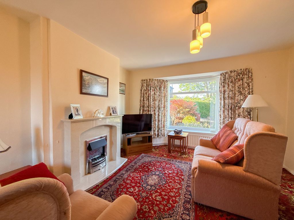 Property photo 2 of 12 Lounge