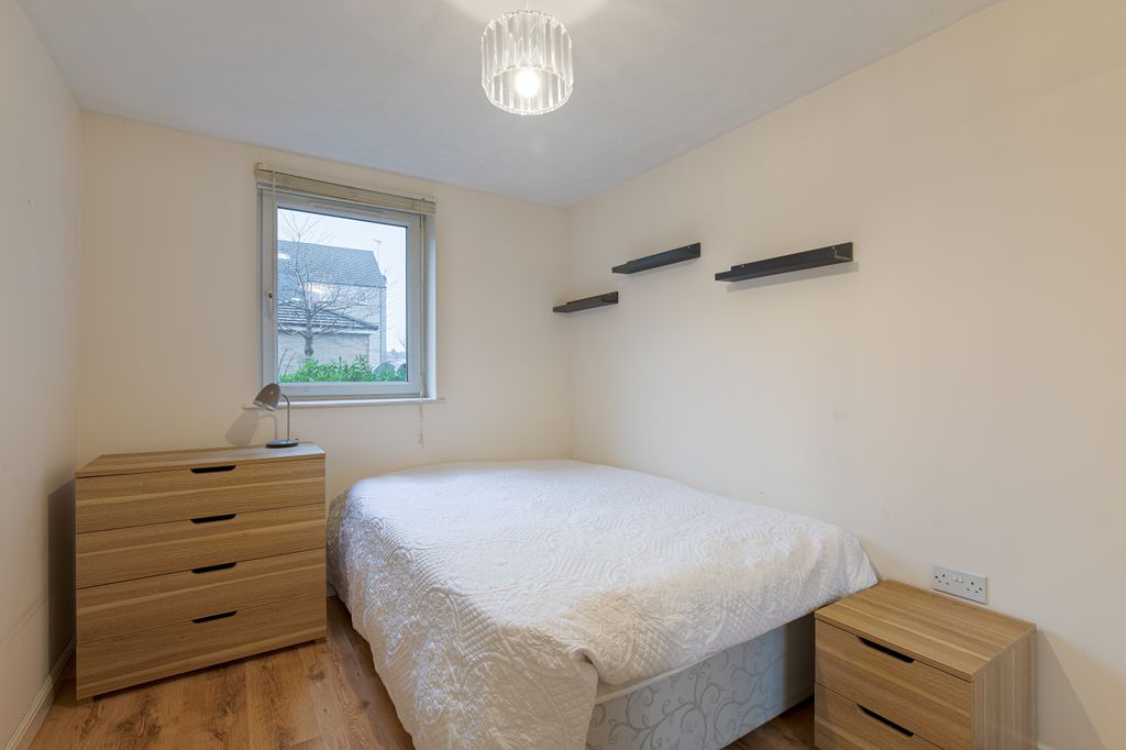 Property photo 3 of 12 Bed2Angle1