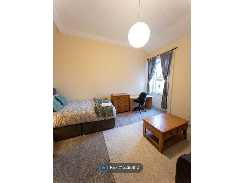 Property photo 3 of 15 Room 3