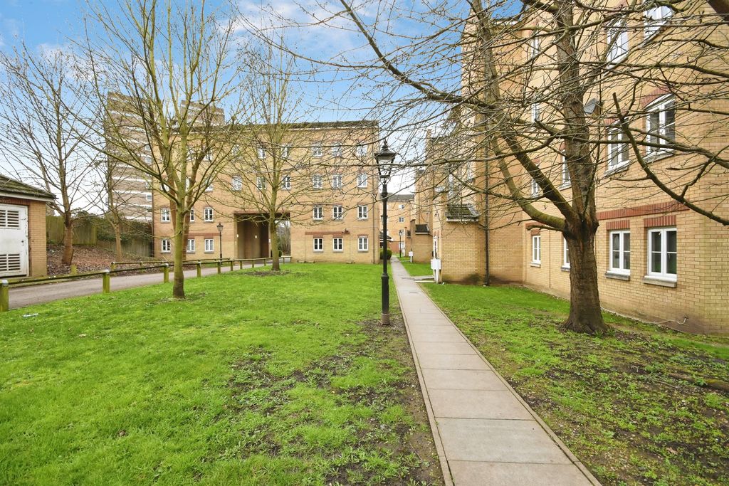 Property photo 2 of 15