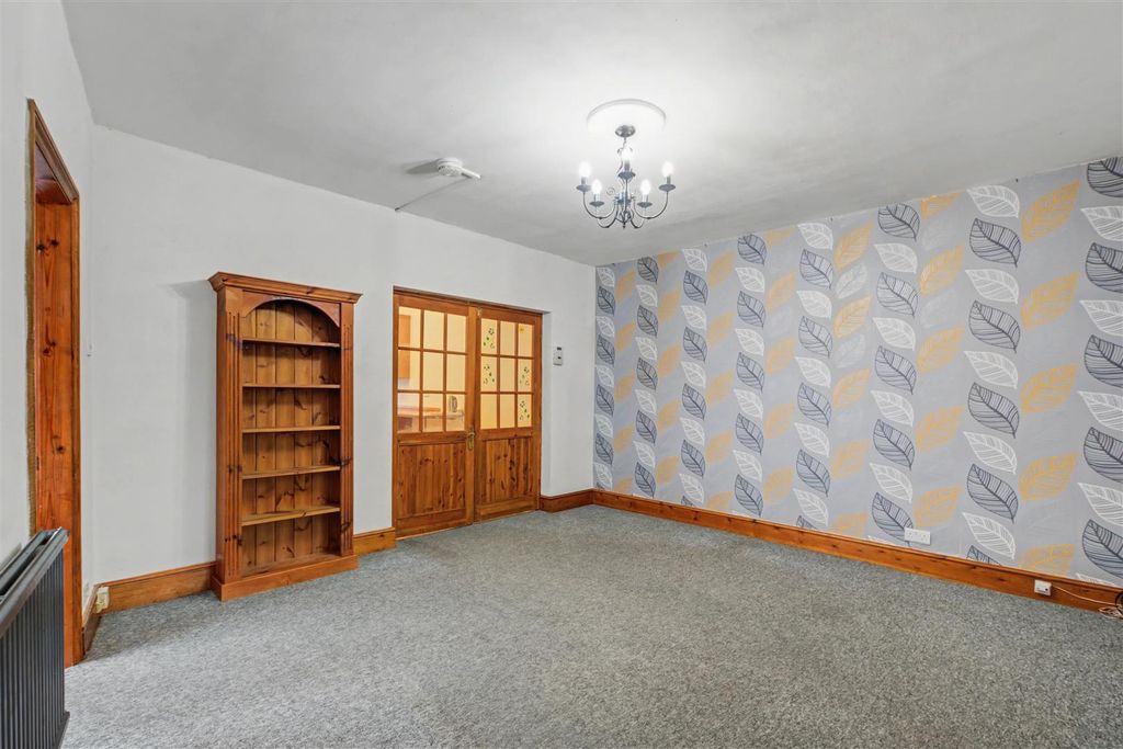 Property photo 3 of 27 Dining Room.Jpeg