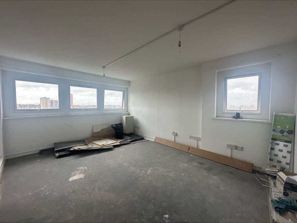 Property photo 3 of 11 Picture No. 01