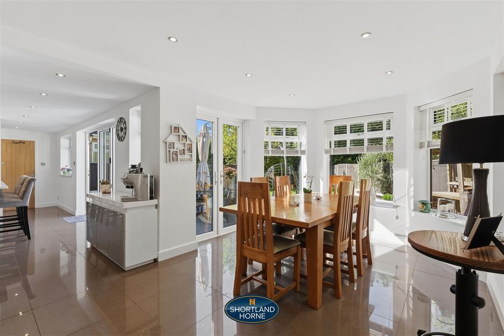 Property photo 3 of 66 2 Leamington Road (25 Of 86).Jpg