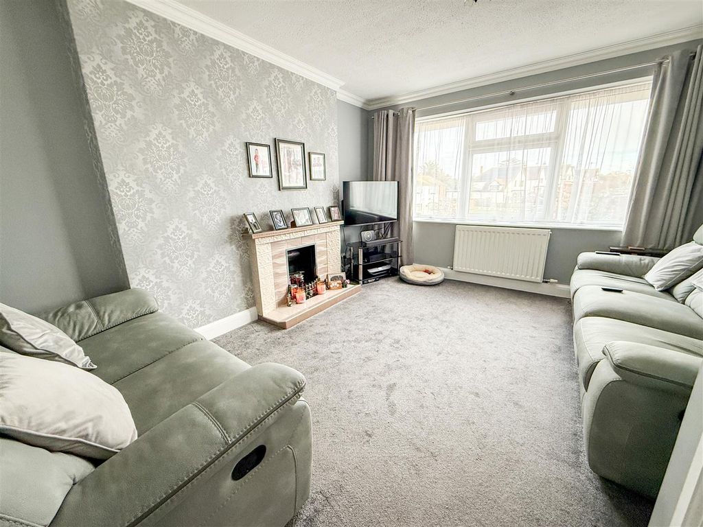 Property photo 2 of 9 Lounge